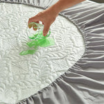 Housse de matelas 140x200 dans une chambre décorée