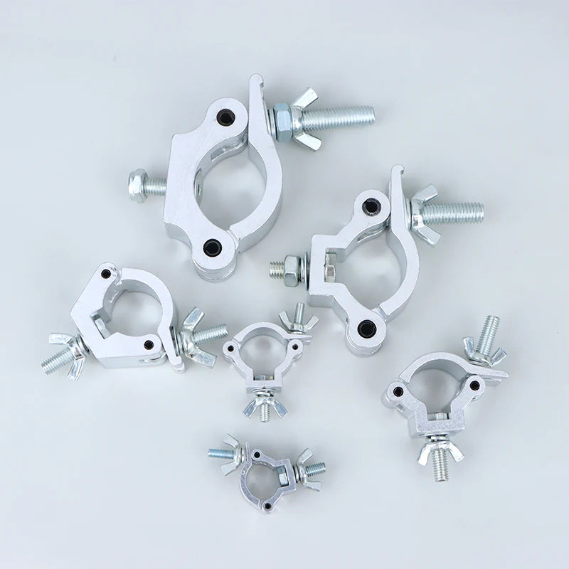 pinces botte argentées lisses industrielles vis fixations écrous différentes tailles scène dj