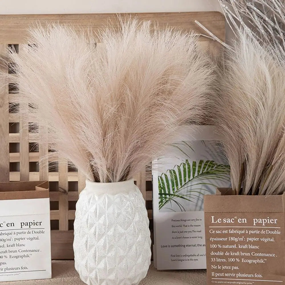 décoration bohème fougères plumeuses vases texturés bouquets naturels intérieur minimaliste rustique