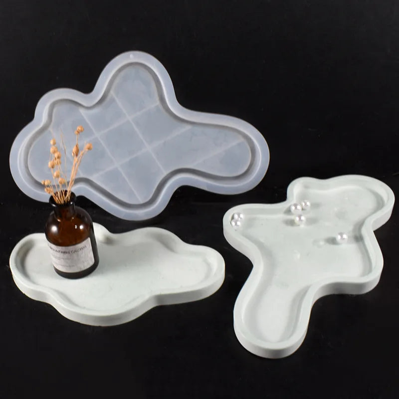 plateau silicone forme nuage décoration intérieure vase fleur séchée bougie blanche moderne organique irrégulier
