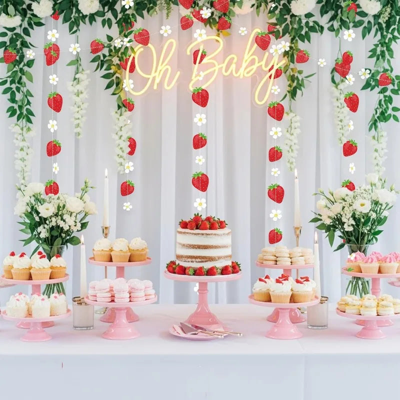 guirlande fraises fleurs blanches décoration anniversaire enfant rouge blanc vert festive tropicale chambre maison