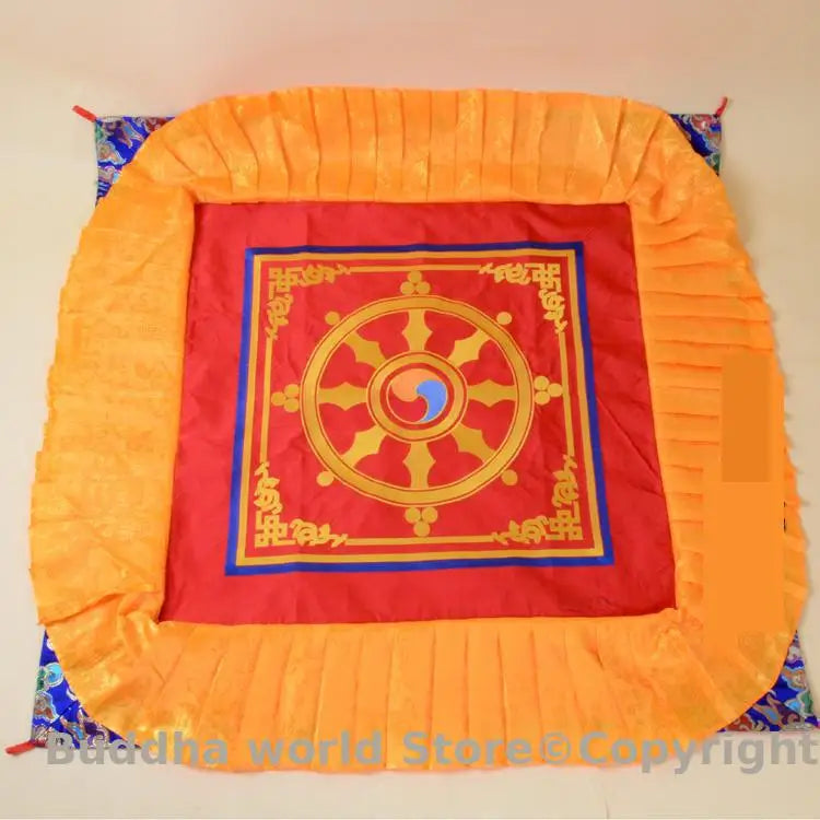 décor religieux bouddhiste tapis méditation coussins traditionnels motifs dragons roues