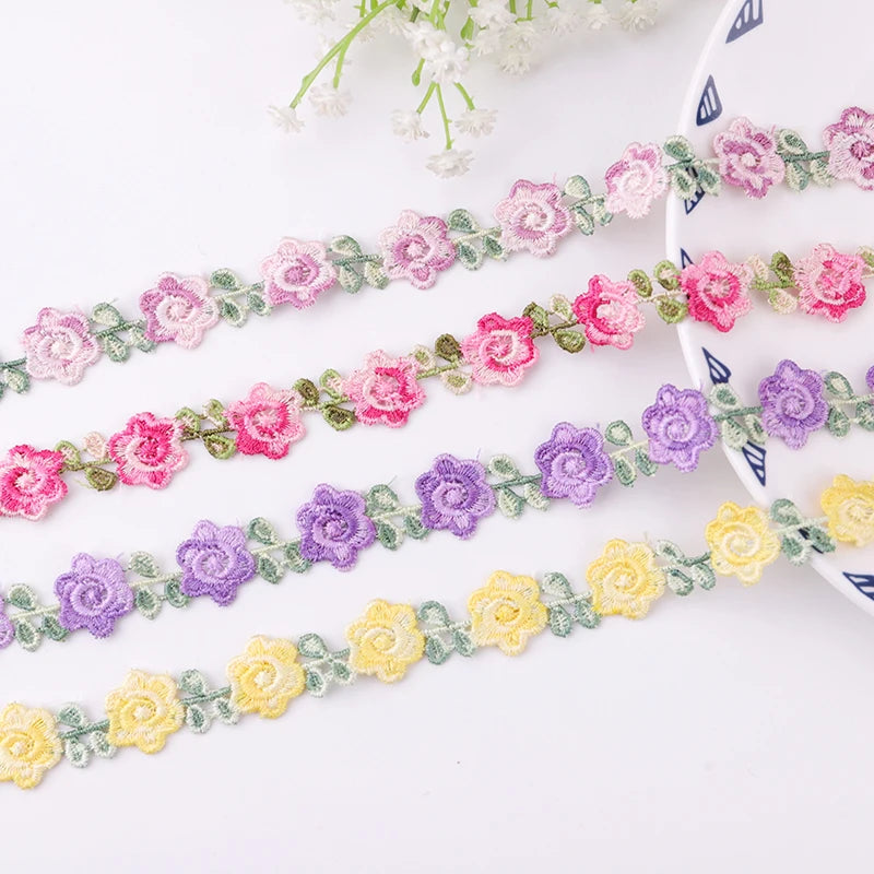 ruban décoratif brodé fleurs rose violet jaune vert polyester largeur cm fleurs brodées opaquet