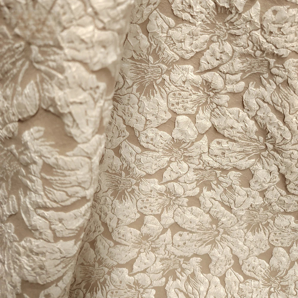 tissu polyester brocart fleurs relief rose clair beige gris rouge jaune doré opacité Jacquard