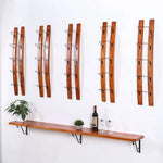 présentoir vin mural bois marron étagère murale bouteilles verres plantes rustique