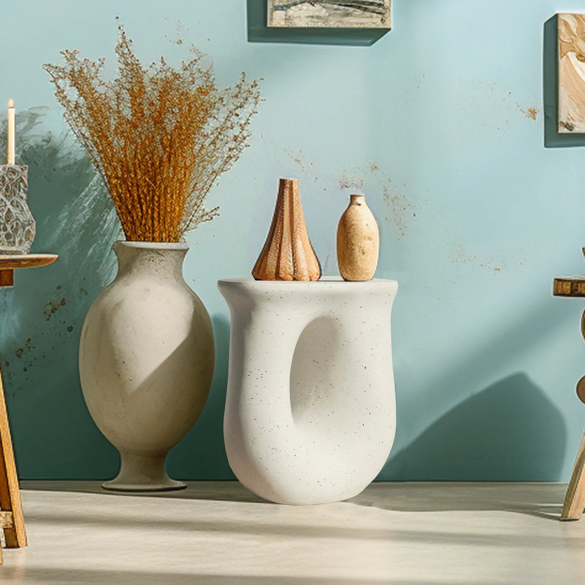 table d'appoint moderne béton léger blanc taches noires texture granulée
