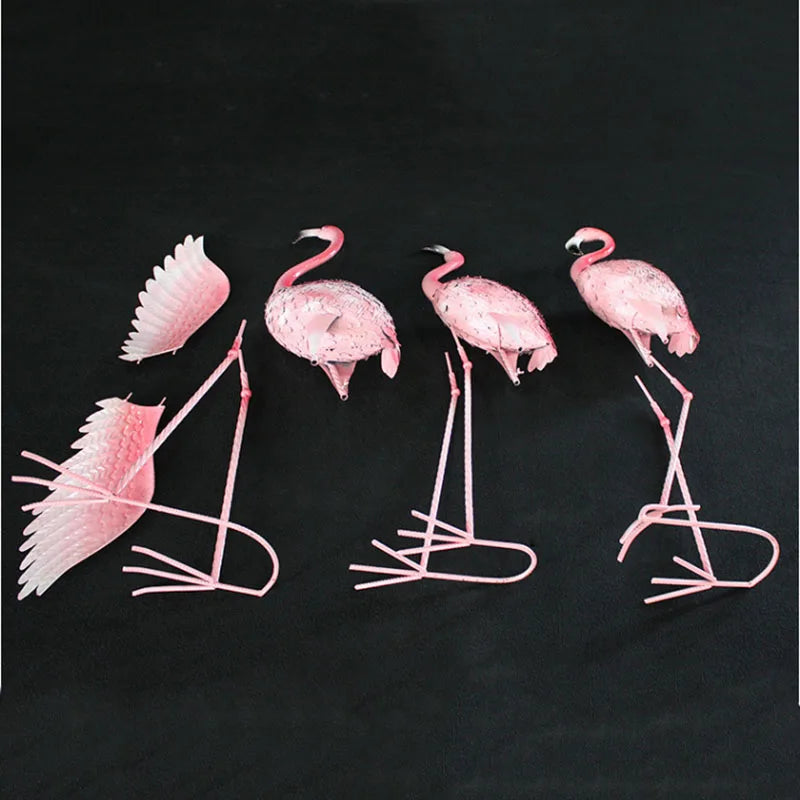 statues oiseaux rose réaliste métal brillant jardin extérieur stylisé grille sol haute