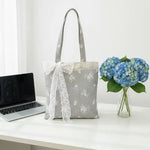 sac main chic gris clair rayures horizontales dentelle blanche poignées détachables polyester féminin