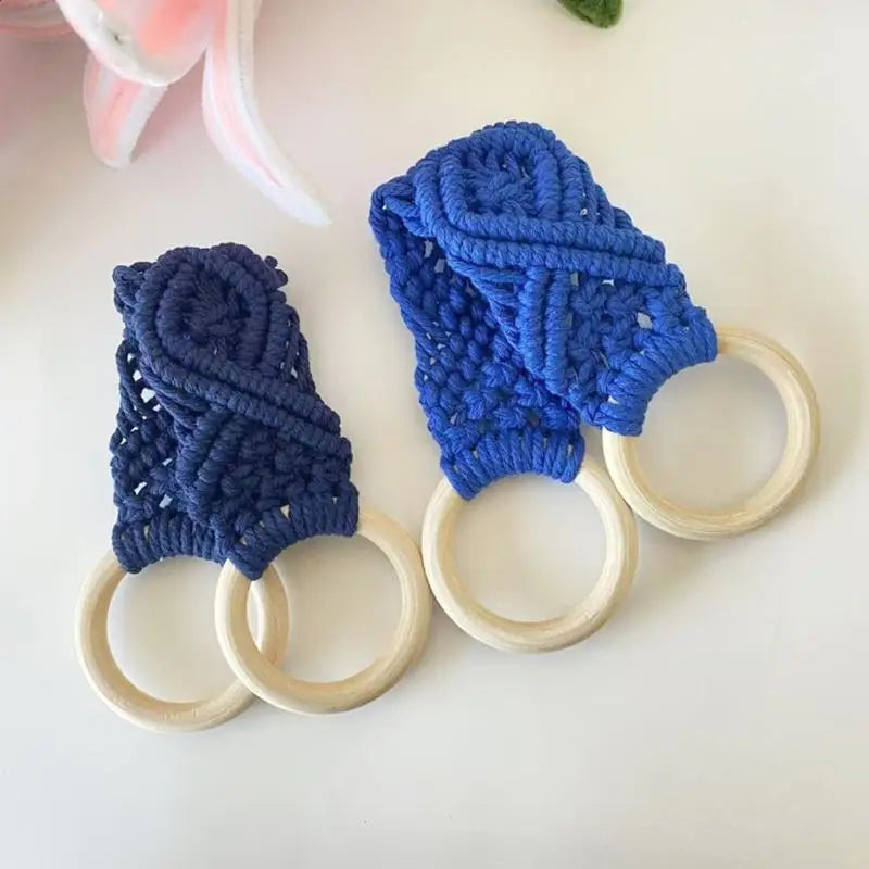 porte clés macramé boho couleur bleu marine jaune rouge violet boisartisanat multipleusage