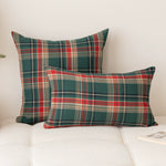 ensemble deux housses coussin carrées motif tartan vert rouge décoration maison traditionnel