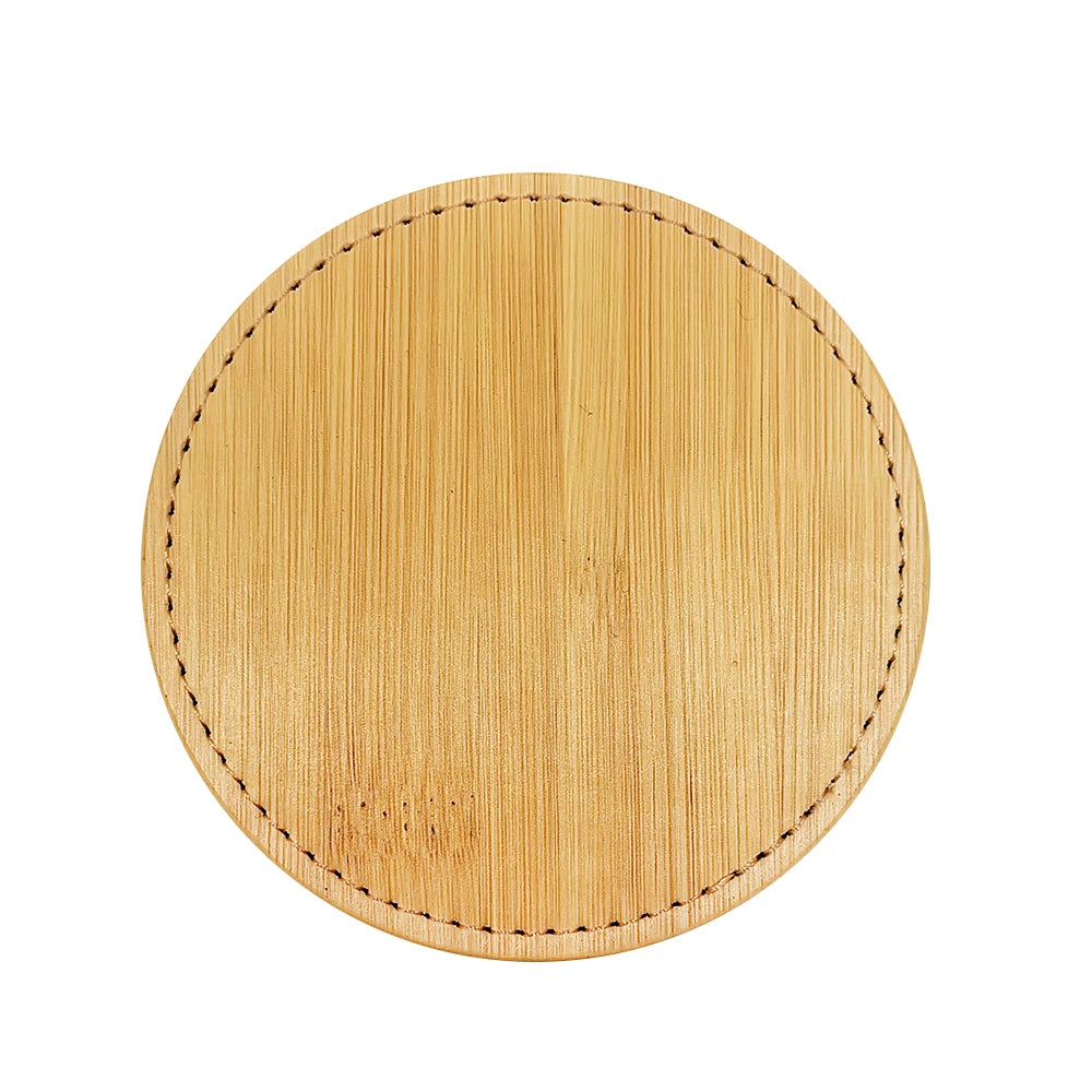 Plateau rond en bois avec motif de points autour des bords.