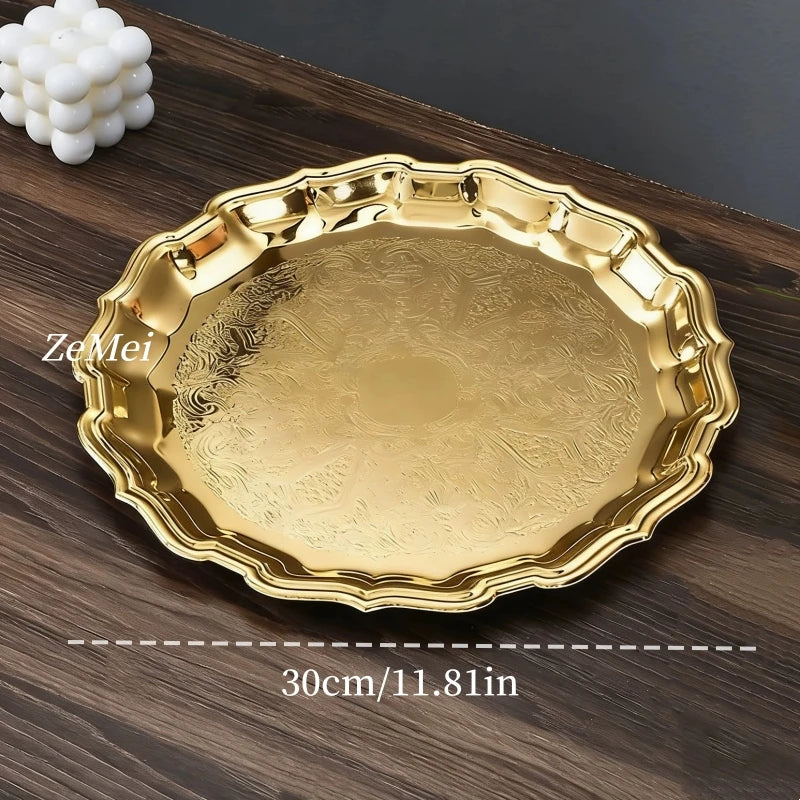 assiettes ovales or argent poignées texture fine élégantes classiques présentation desserts maison