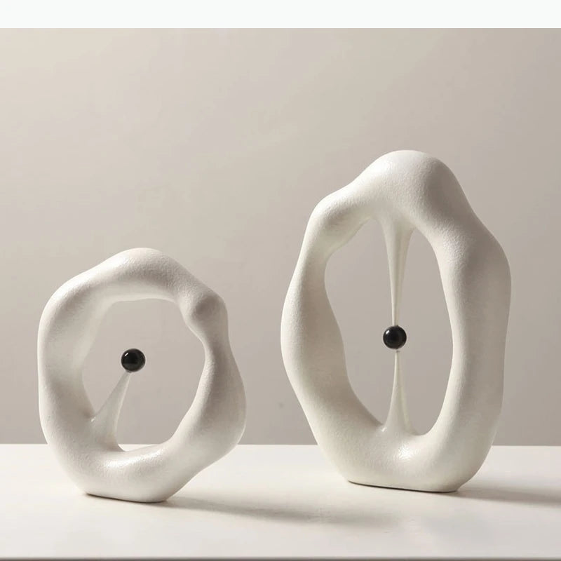 sculpture abstraite contemporaine blanc gris minimaliste texture mat forme organique noire central