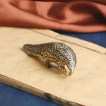 ornement métallique statuette pangolin doré émaillé écailles animalier décoration maison