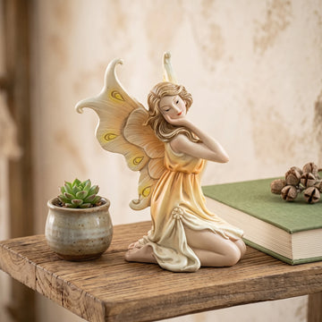 statue fée ailes pastorale fantaisie ornements jardin pot plantes succulentes mousse galets