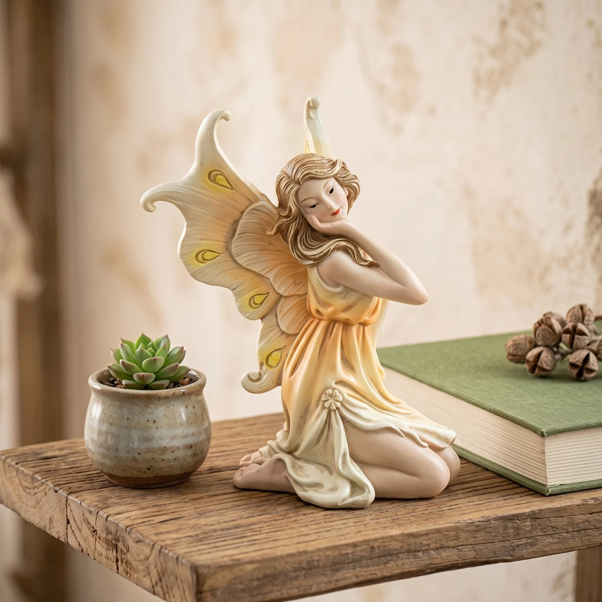 statue fée ailes pastorale fantaisie ornements jardin pot plantes succulentes mousse galets