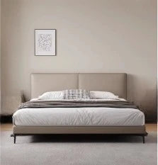 lit moderne simple 180x200cm bois beige clair tête lit draps oreillers couverture table chevet