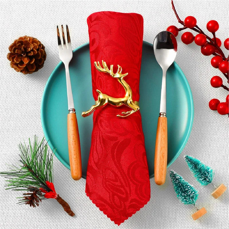 anneaux serviettes or motif cerf texture satinée moderne fêtes rouges argentées festive decoration table