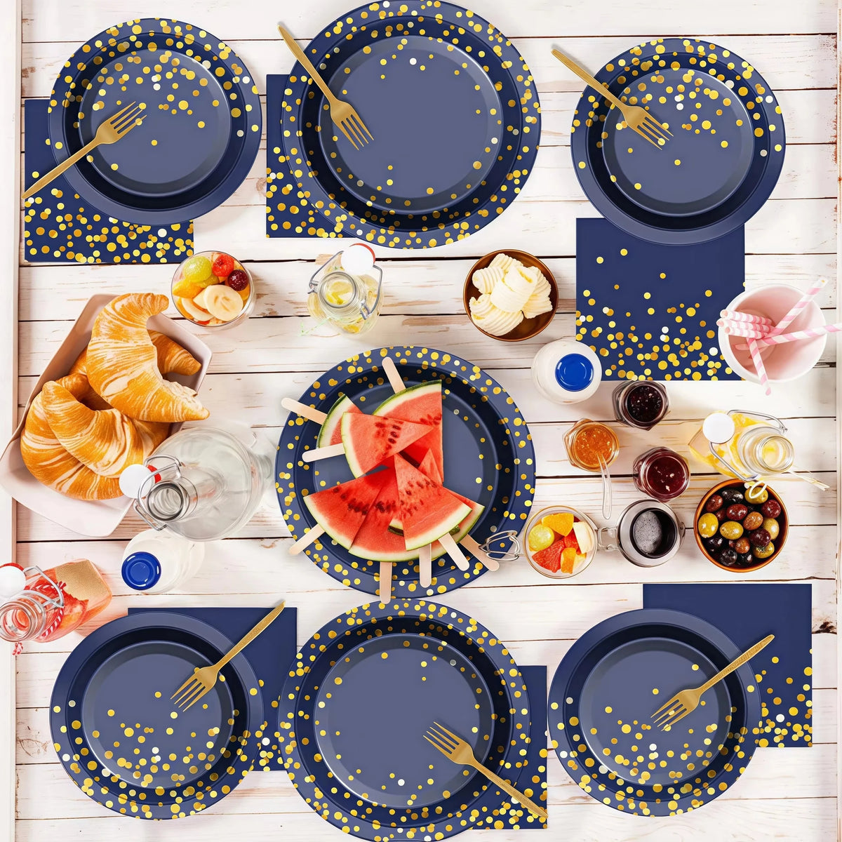 vaisselle jetable moderne assiettes bleu marine fourchette cuillère nappe dorée points festif