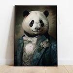 L'image montre un panda magnifiquement représenté dans un costume formel, arborant un nœud papillon et une boutonnière de fleurs, dans un environnement sombre et mystérieux.