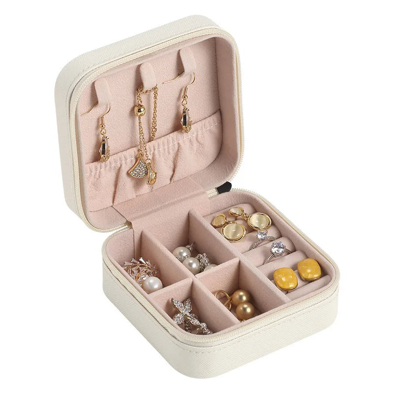 boîte bijoux portable velours beige noir vert clair rose pâle contemporaine voyage femme