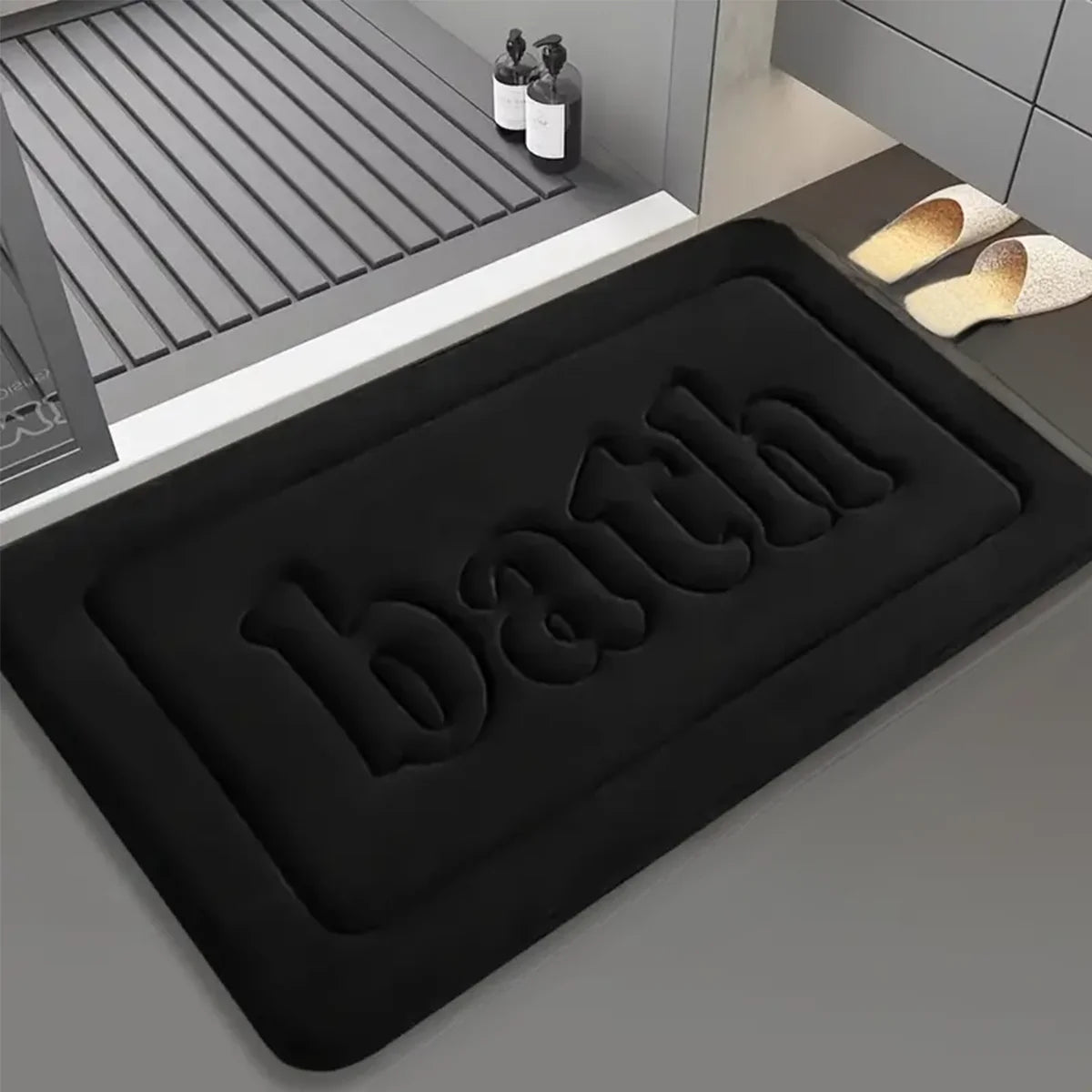 tapis bain gris clair motif fleurs noires texture moelleuse moderne