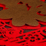décoration murale artisanale rouge doré papier découpé caractère