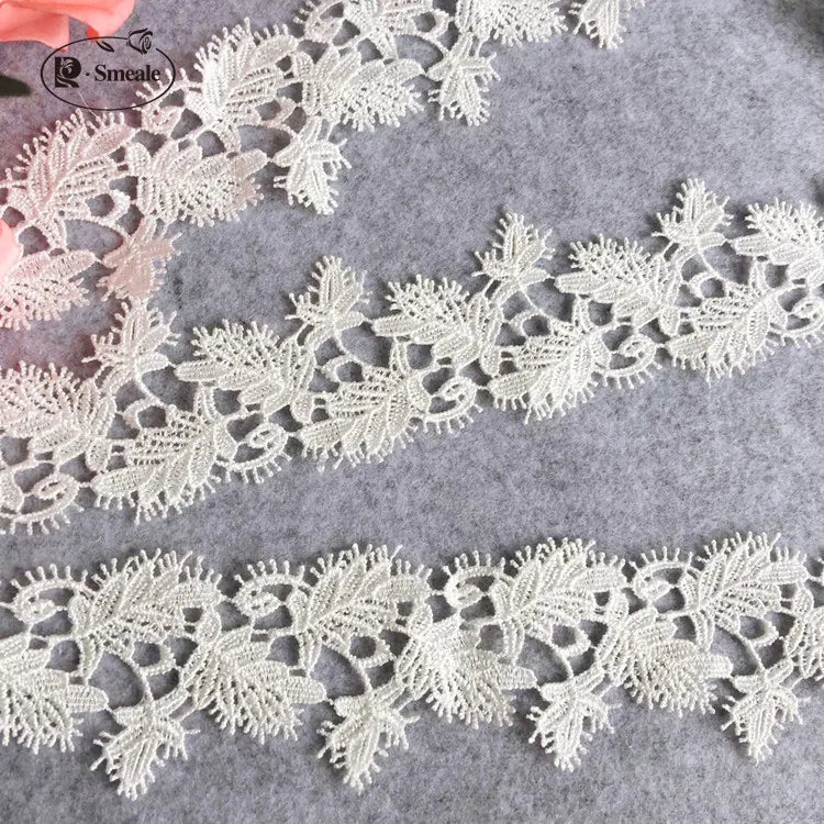 dentelle polyester feuilles stylisées broderie fine 5.8cm large blanc opacité yards yards off white