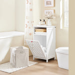 Intérieur de l'armoire de salle de bain montrant l'étagère ouverte et le panier à linge