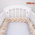 coussin noué bébé tissu doux texture tressée beige clair moderne confortable sécurité chambre anti