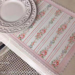 serviettes table rectangulaires fleurs roses classiques blanc rose pâle beige bleu clair bordure dentelée