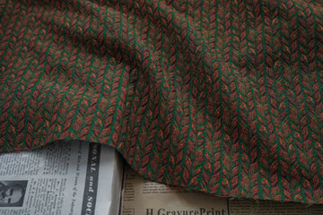 tissu polyester jacquard motif feuilles vert foncé rouge rustique épais texturé plié bricolage automne