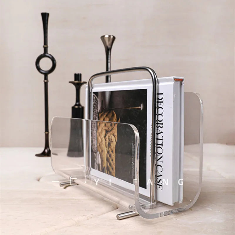 porte revues moderne transparent argenté marron minimaliste décoration maison magazines bougie vase fleurs