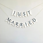 guirlande decorative juste married blanc noir decoration mariage banniere triangulaire lettres imprimées rustic vintage