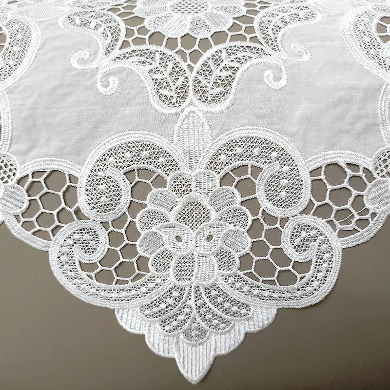 nappe dentelle flore brodée carrée traditionnelle maison fête polyester blanc motifs floraux complexes semi