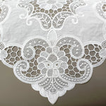 nappe dentelle flore brodée carrée traditionnelle maison fête polyester blanc motifs floraux complexes semi