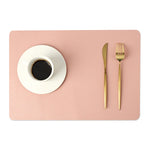 serviettes table moderne bleu marine vert foncé texture cuir minimaliste respectueux environnement opaques