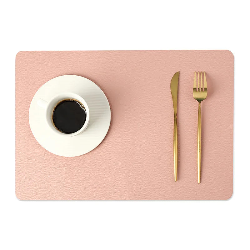 serviettes table moderne bleu marine vert foncé texture cuir minimaliste respectueux environnement opaques