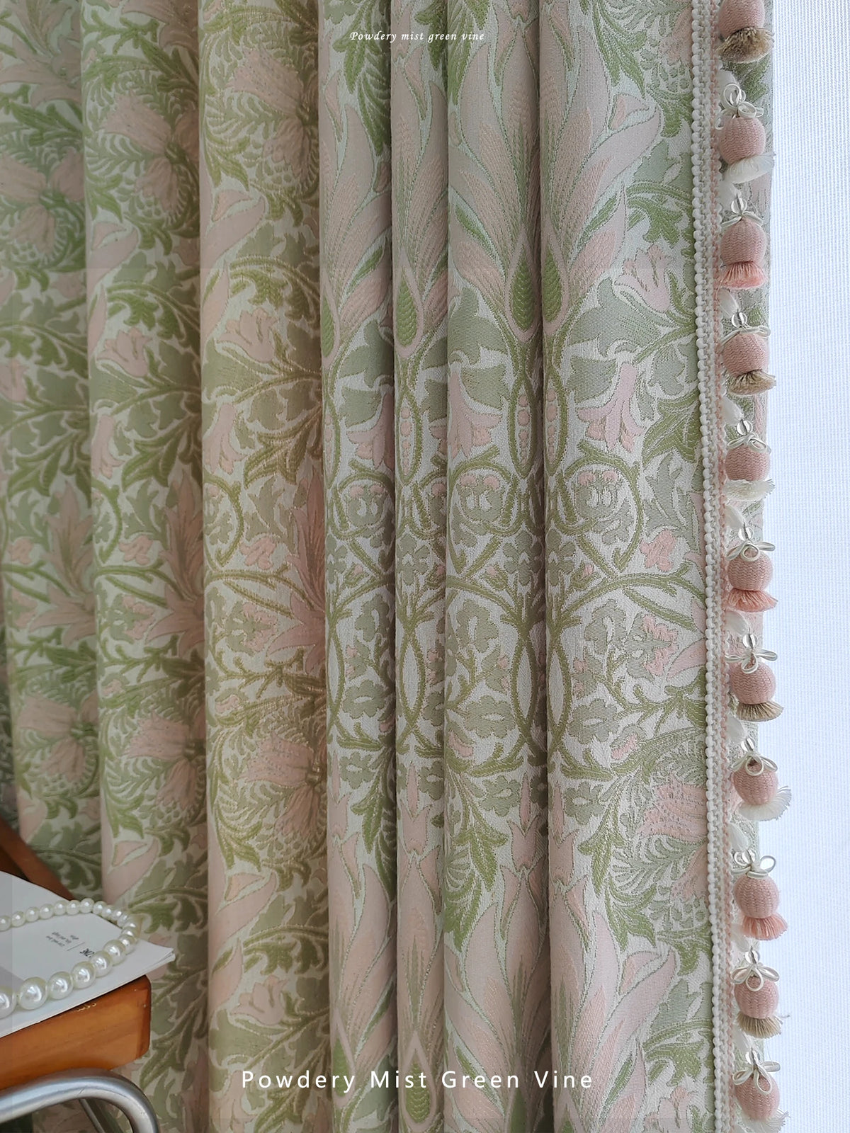 rideau floral opaque polyester brodés vert pastel rose pâle classique rubans boules déco