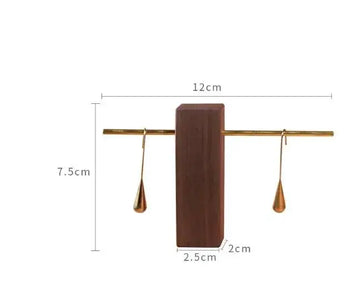 présentoir bijoux bois marron barre dorée anneaux boucles doreilles minimaliste moderne épuré supports rangement