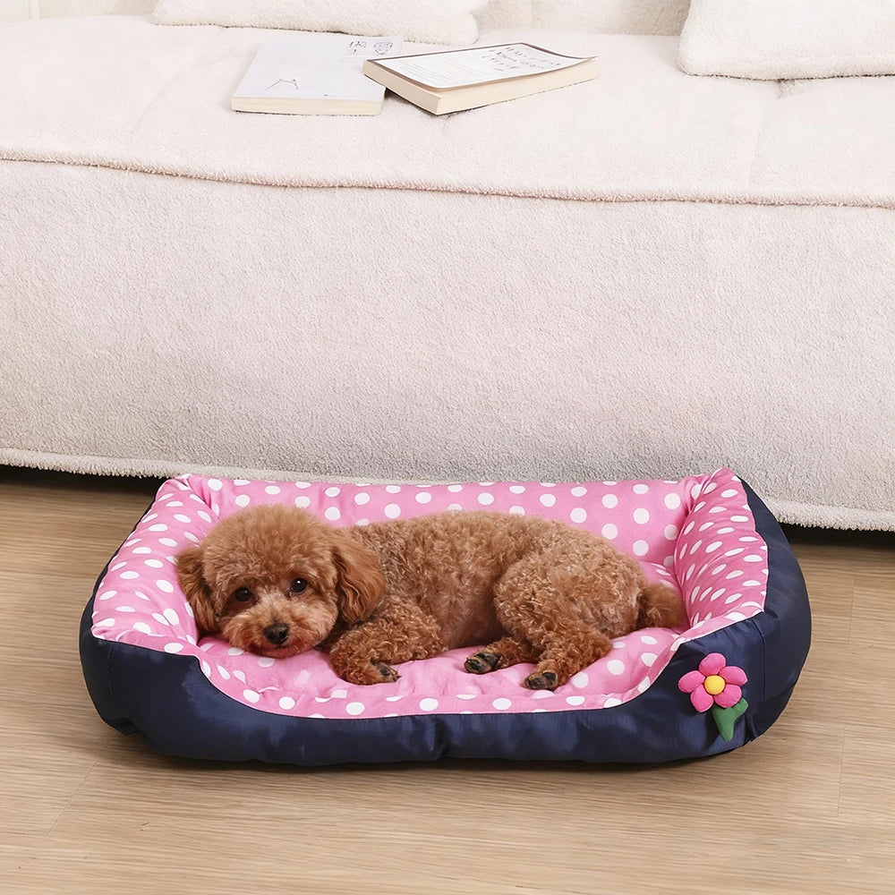 lit chien rose points blancs bleu marine points jaunes confortable moderne