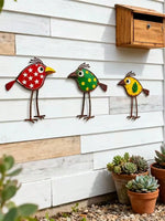 décoration murale oiseaux rouge vert jaune rustique champêtre étoiles points suspendusextérieur jardin cloison