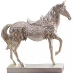 statue cheval décoré argenté doré motifs floraux géométriques ornementaux décoration intérieure statuaire métallique nuances