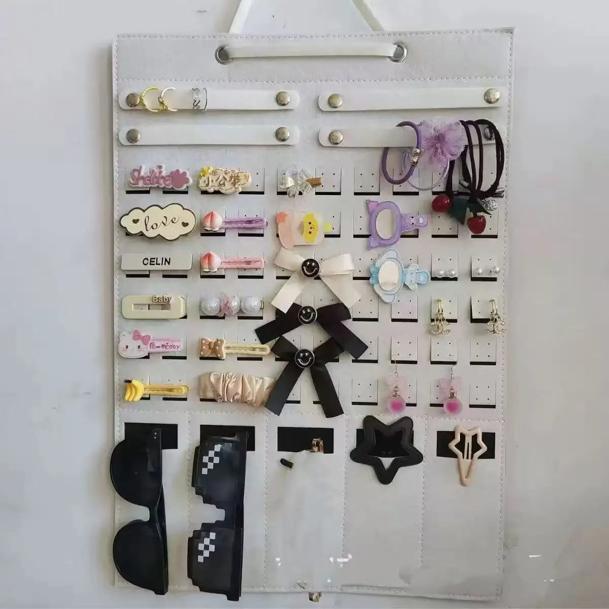porte bijoux moderne feutre velours noir beige cuir blanc boucles oreilles bracelets lunettes