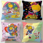 housse coussin vintage cartoon arc ciel personnages étoiles 45x45cm polyester bleu jaune rose noir