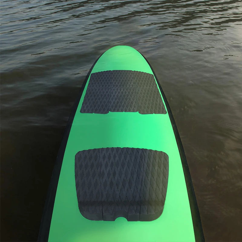 tapis antidérapant autoadhésif découpable surf paddleboard motifs abstraits diamantés blanc noir bleu