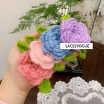 fleurs crochet rose bleu violet vert texture main fleur feuilles patchwork bricolage appliques