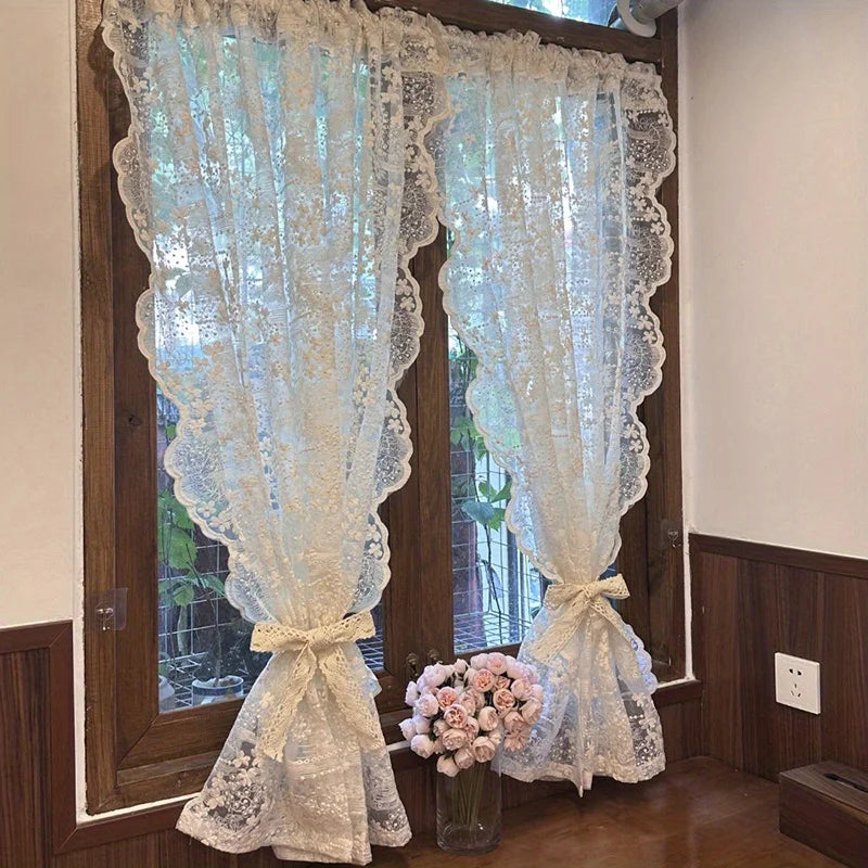 rideau dentelle florale vintage blanc cassé chambre moderne festonné romantique