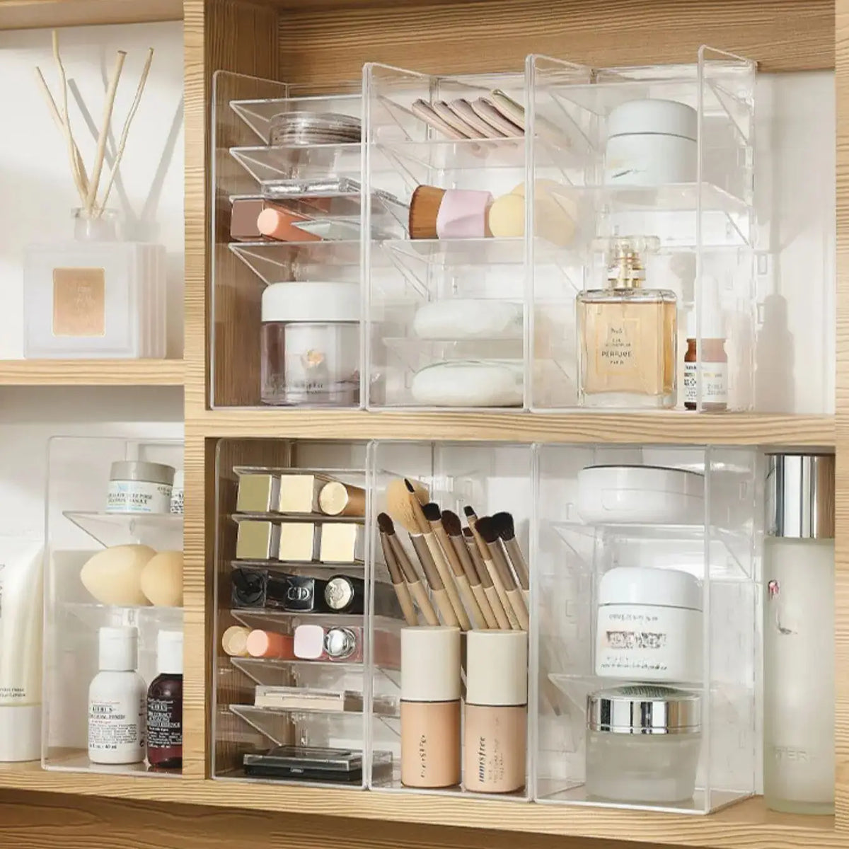 boîtes rangement transparentes modernes pinceaux maquillage produits cosmétiques minimalistes empilables clips visibilité optimale