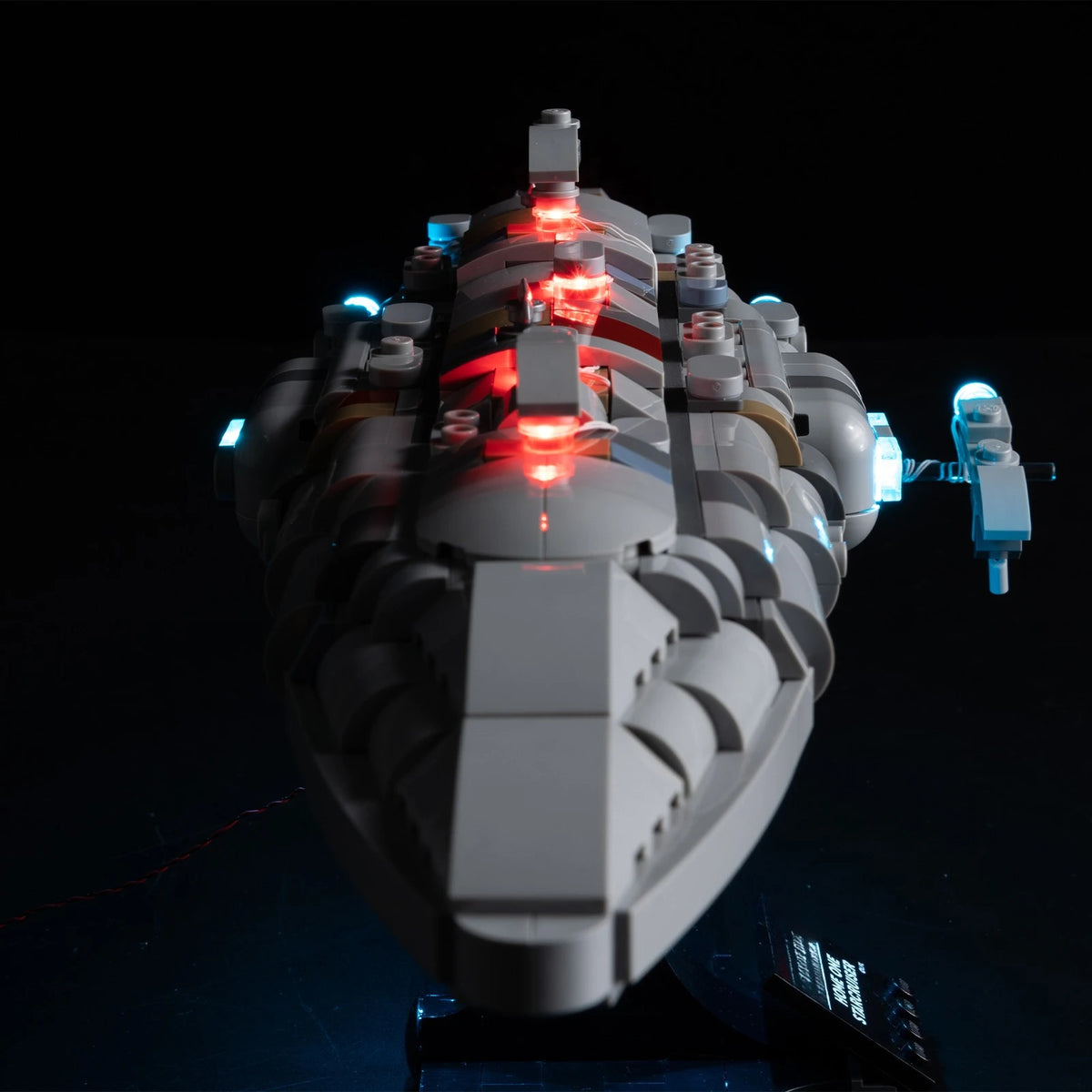 jouet diy vaisseau spatial sci fi blocs construction led gris blanc rouge bleu details